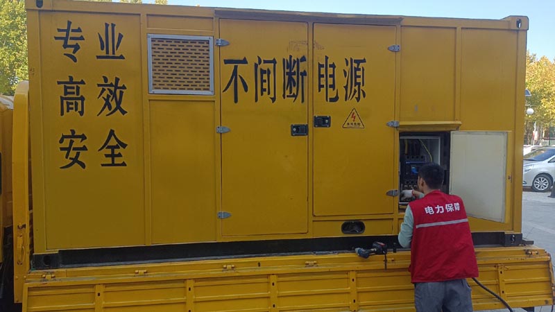 庆安柴油发电机组和UPS电源配合使用时，如何避免切换过程中的电力中断？